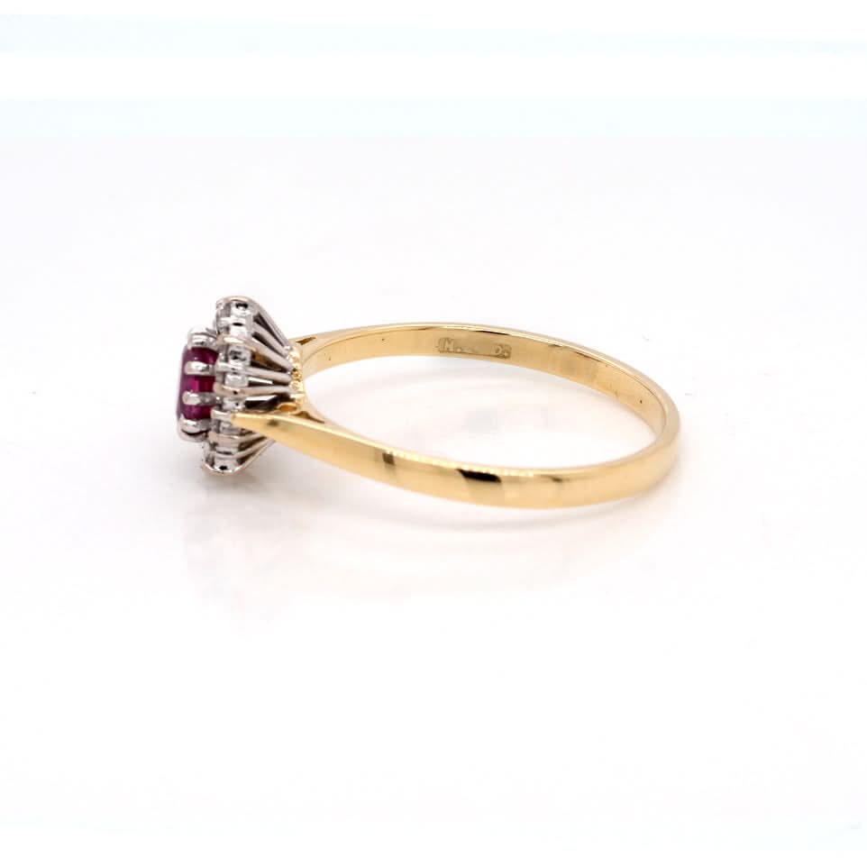 18ct Gold Ruby and Diamond Vintage Cluster Ring - Image 2