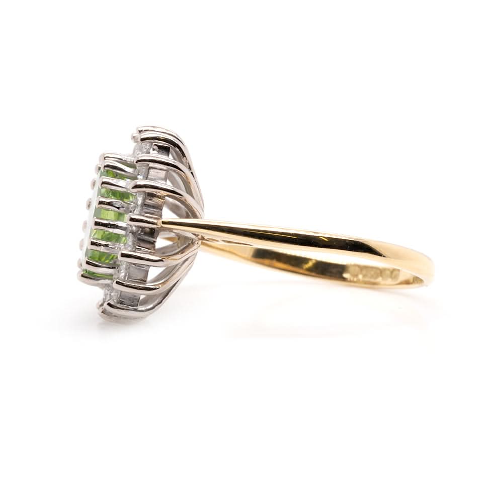 18ct Gold Oval Peridot and Diamond Cluster Ring - Image 4