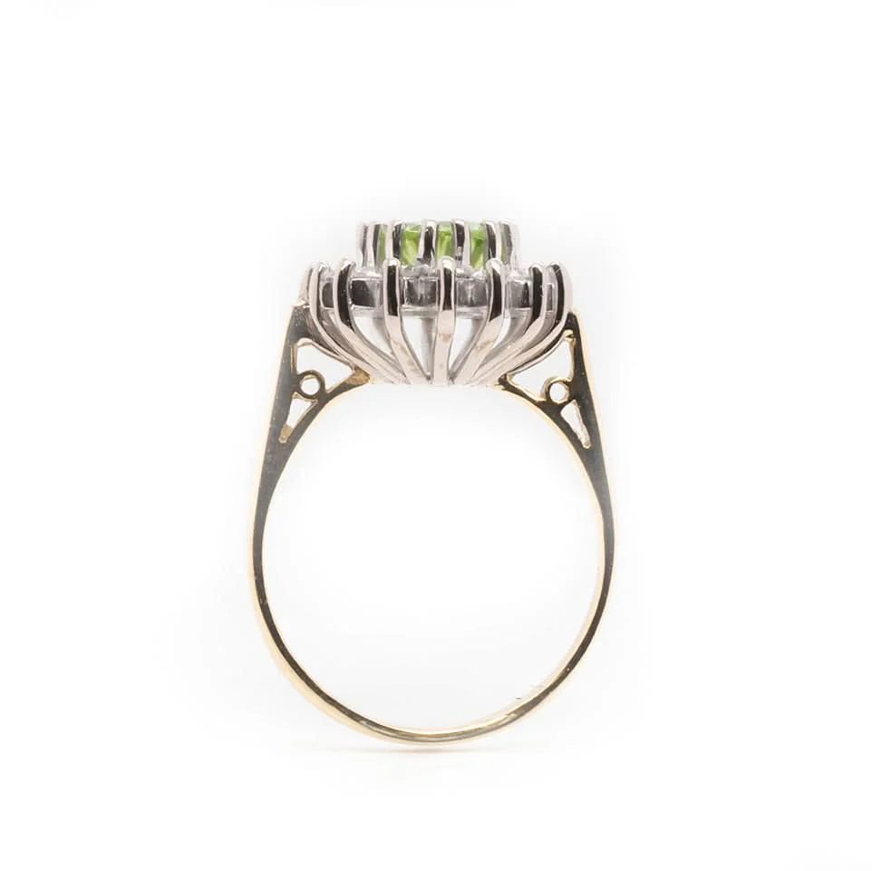 18ct Gold Oval Peridot and Diamond Cluster Ring - Image 5