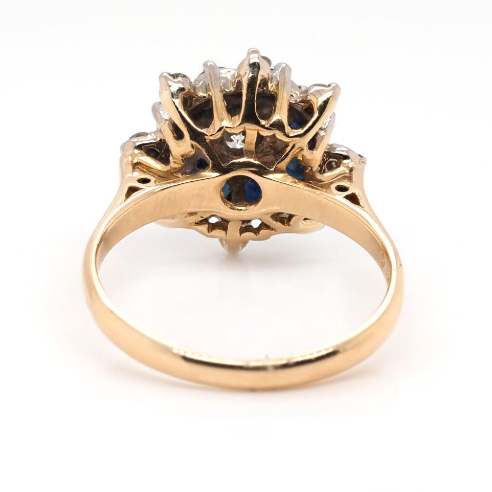 18ct Gold Sapphire and Diamond Cluster Ring - Image 3