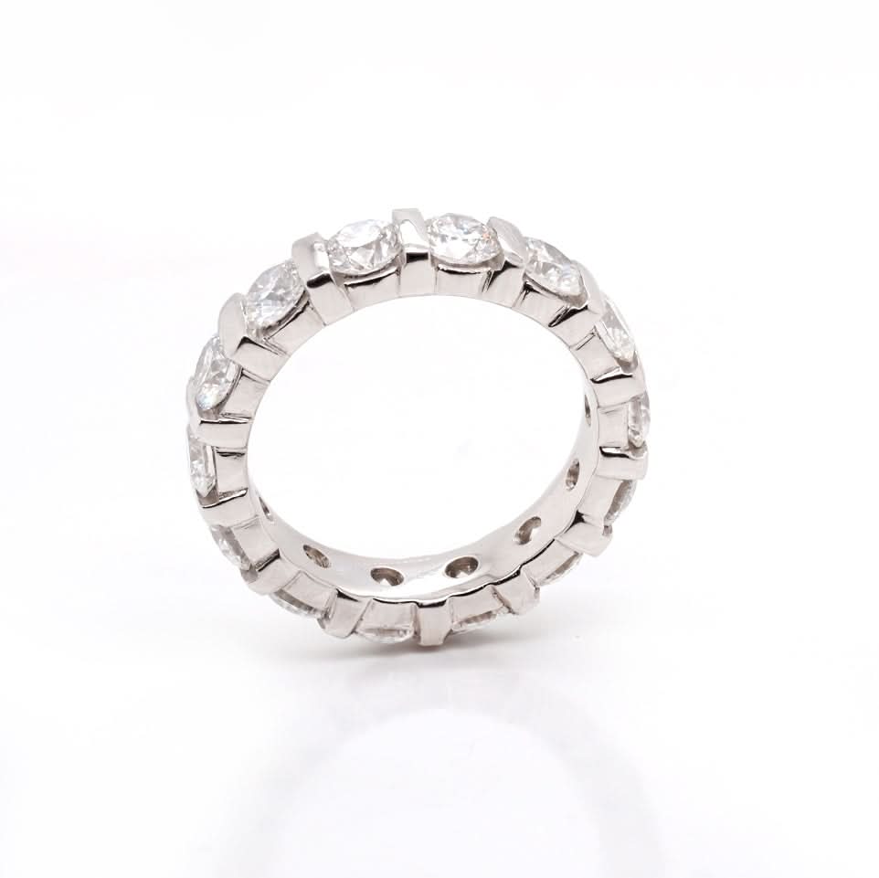 18ct White Gold 21 Diamond Full Eternity Ring - Image 2