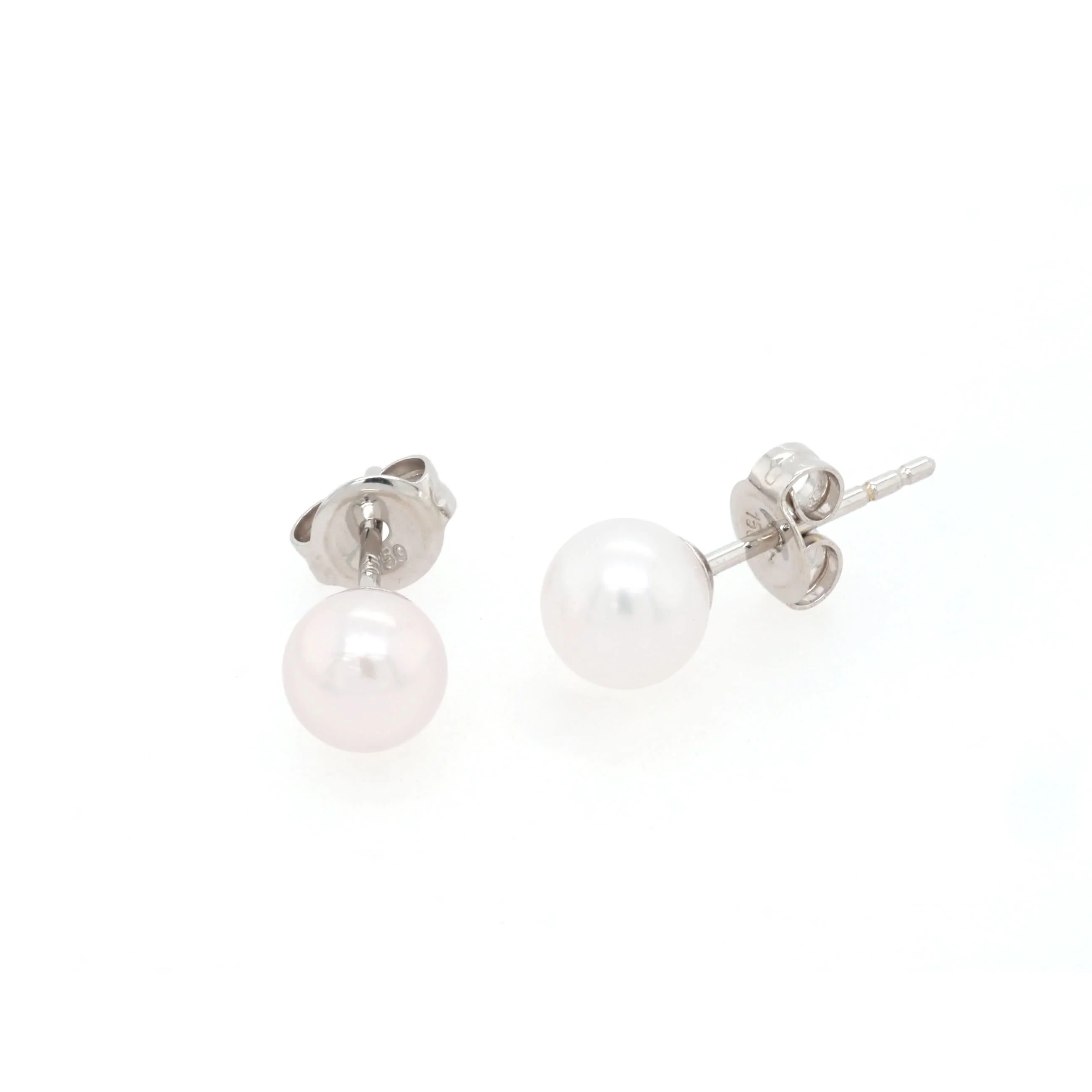 18ct White Gold 5mm Akoya Pearl Studs - Image 2