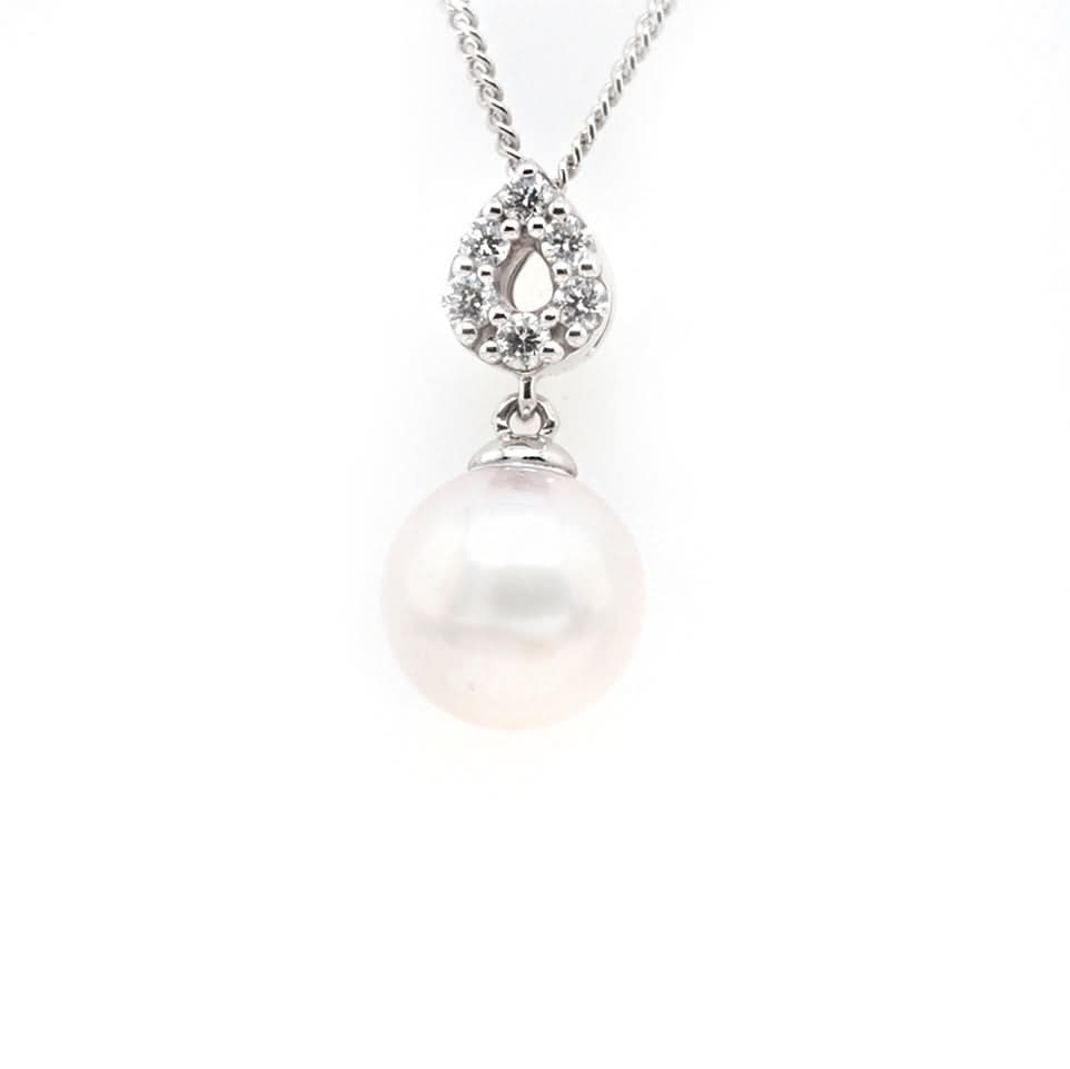 18ct White Gold Akoya Pearl and Pear Diamond Cluster Pendant - Image 3