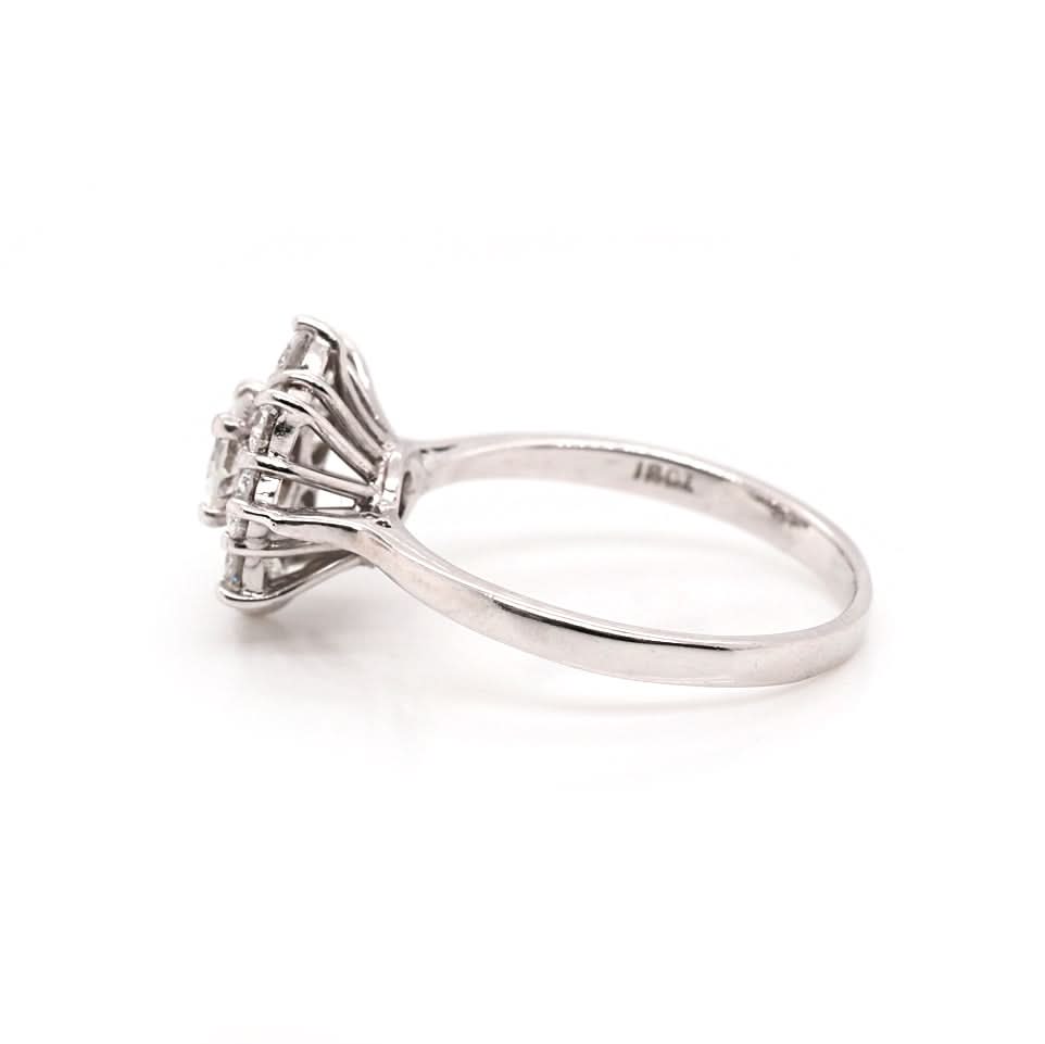 18ct White Gold Diamond Cluster Ring with Centre Stone and Eight Surrounding Diamonds - Image 2