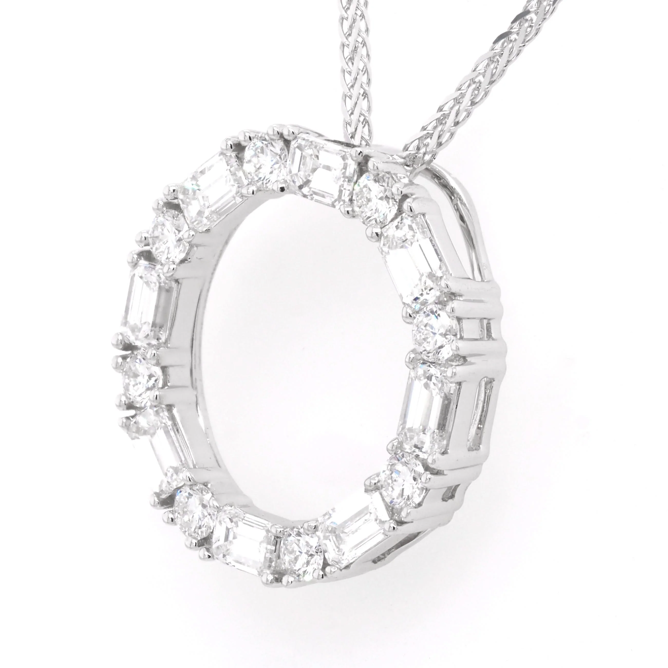 18ct White Gold Diamond-Set Circle Pendant - Image 2