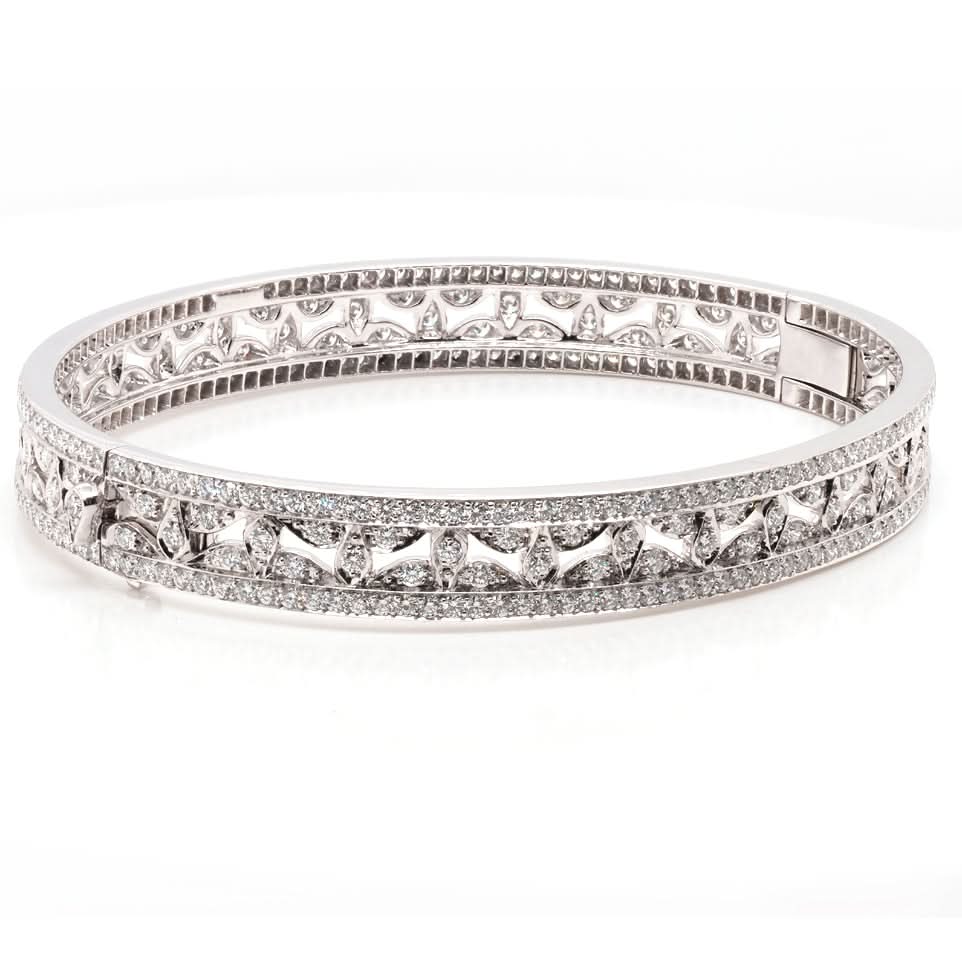 18ct White Gold Diamond-Set Oval Hinged Bangle with Safety Clasp - Image 3
