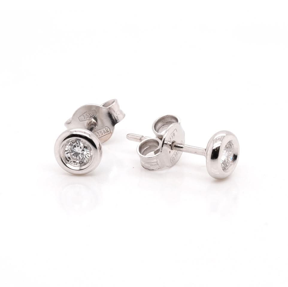 18ct White Gold Diamond Stud Earrings - Image 2