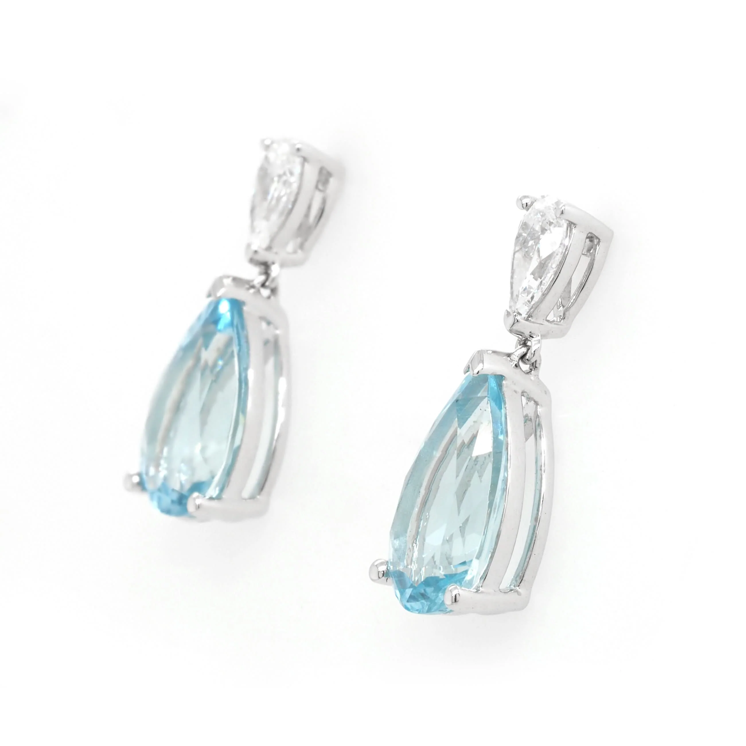 18ct White Gold Pear-Cut Aquamarine and Diamond Drop Earrings - Image 2