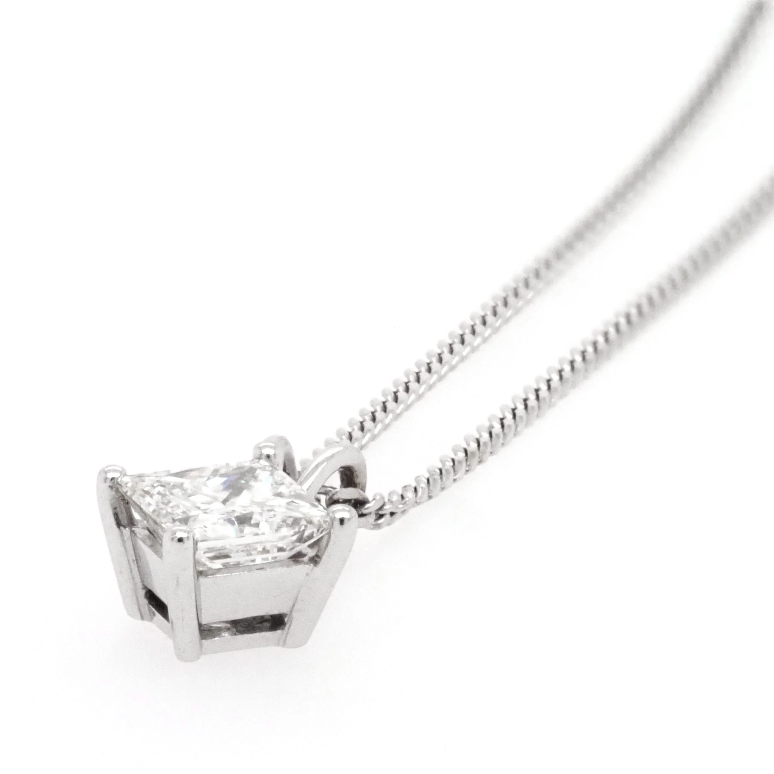 18ct White Gold Princess-Cut Diamond Pendant - Image 2
