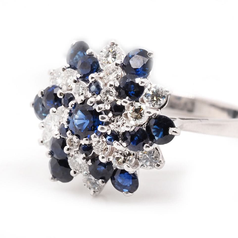 18ct White Gold Sapphire and Diamond Cluster Ring - Image 4