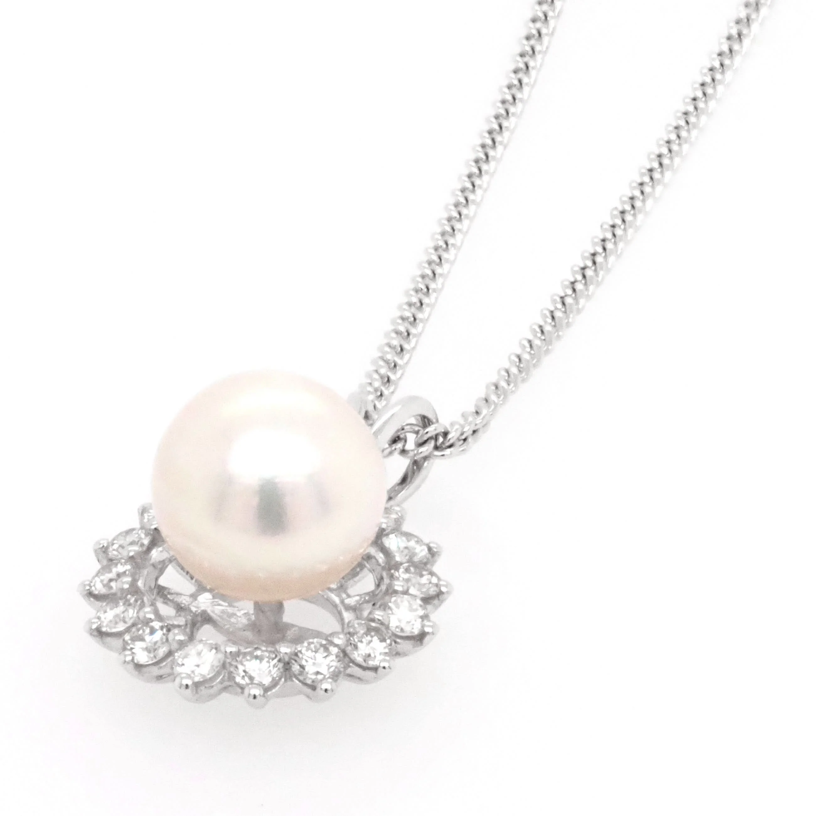 18ct White Gold Single Pearl and Diamond Eclipse Pendant - Image 2