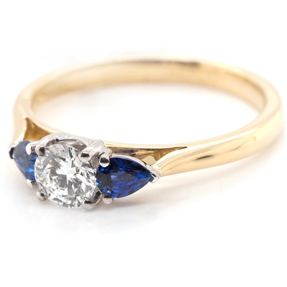 18ct Yellow Gold Diamond and Sapphire Three-Stone Ring - Image 2