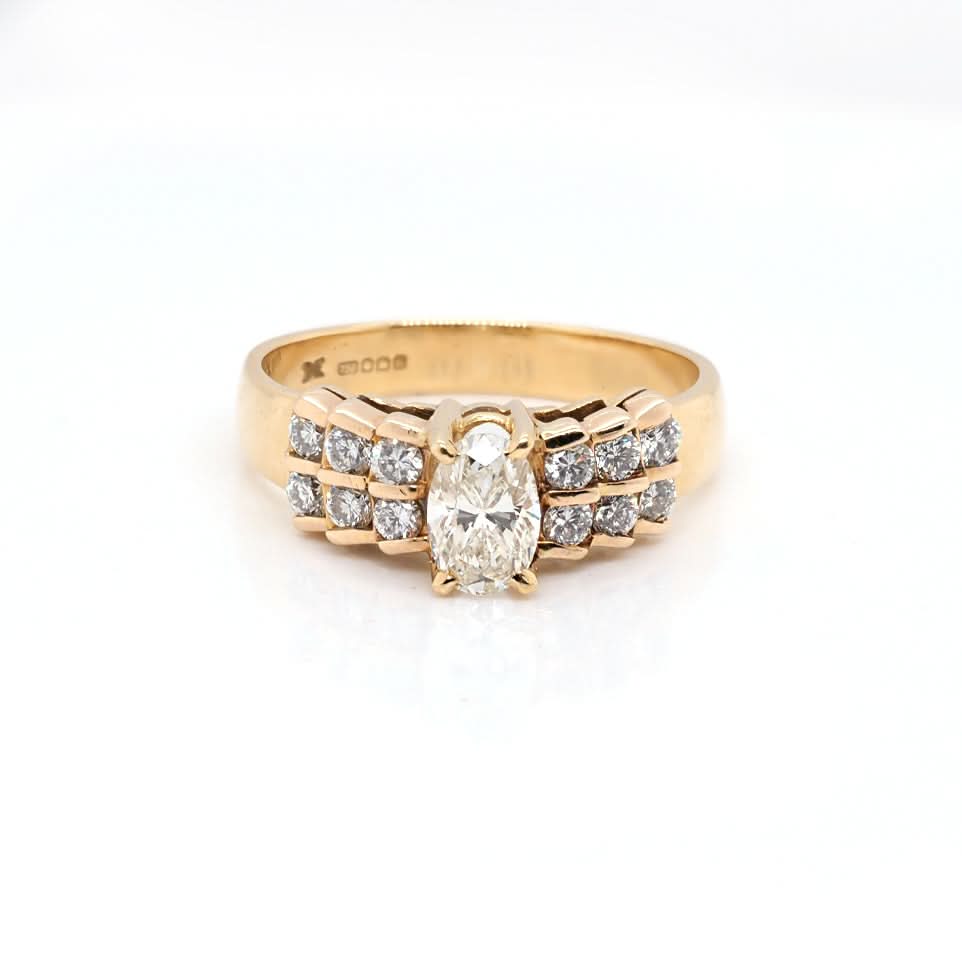 18ct Yellow Gold Diamond Solitaire Ring with Diamond-Set Shoulders - Image 4