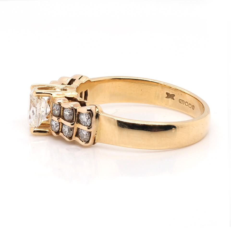 18ct Yellow Gold Diamond Solitaire Ring with Diamond-Set Shoulders - Image 5