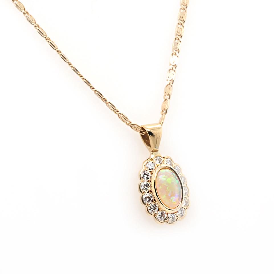 18ct Yellow Gold Opal and Diamond Surround Small Pendant on 18ct Yellow Gold Chain - Image 2