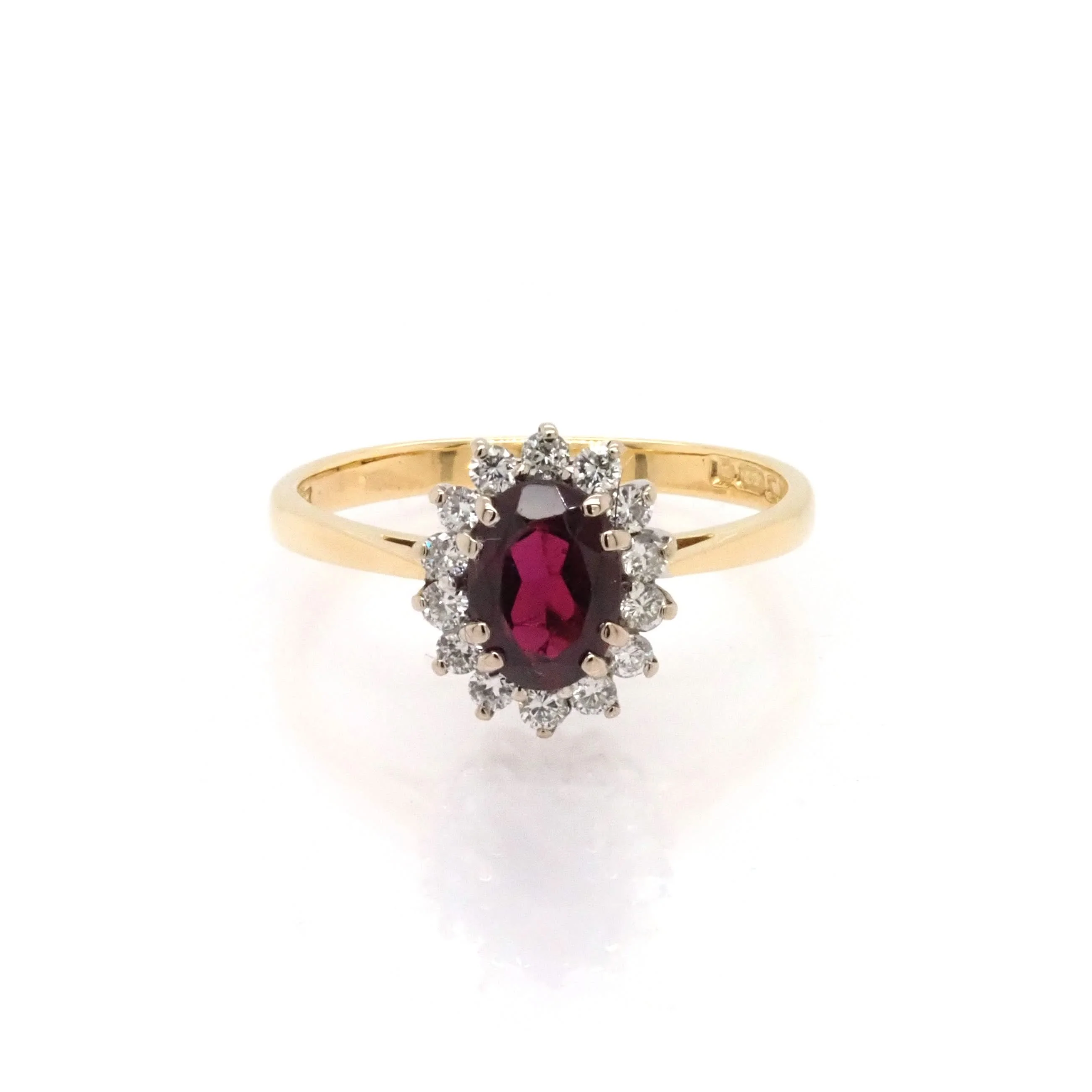 18ct Yellow Gold Oval Garnet and Diamond Cluster Ring - Image 2