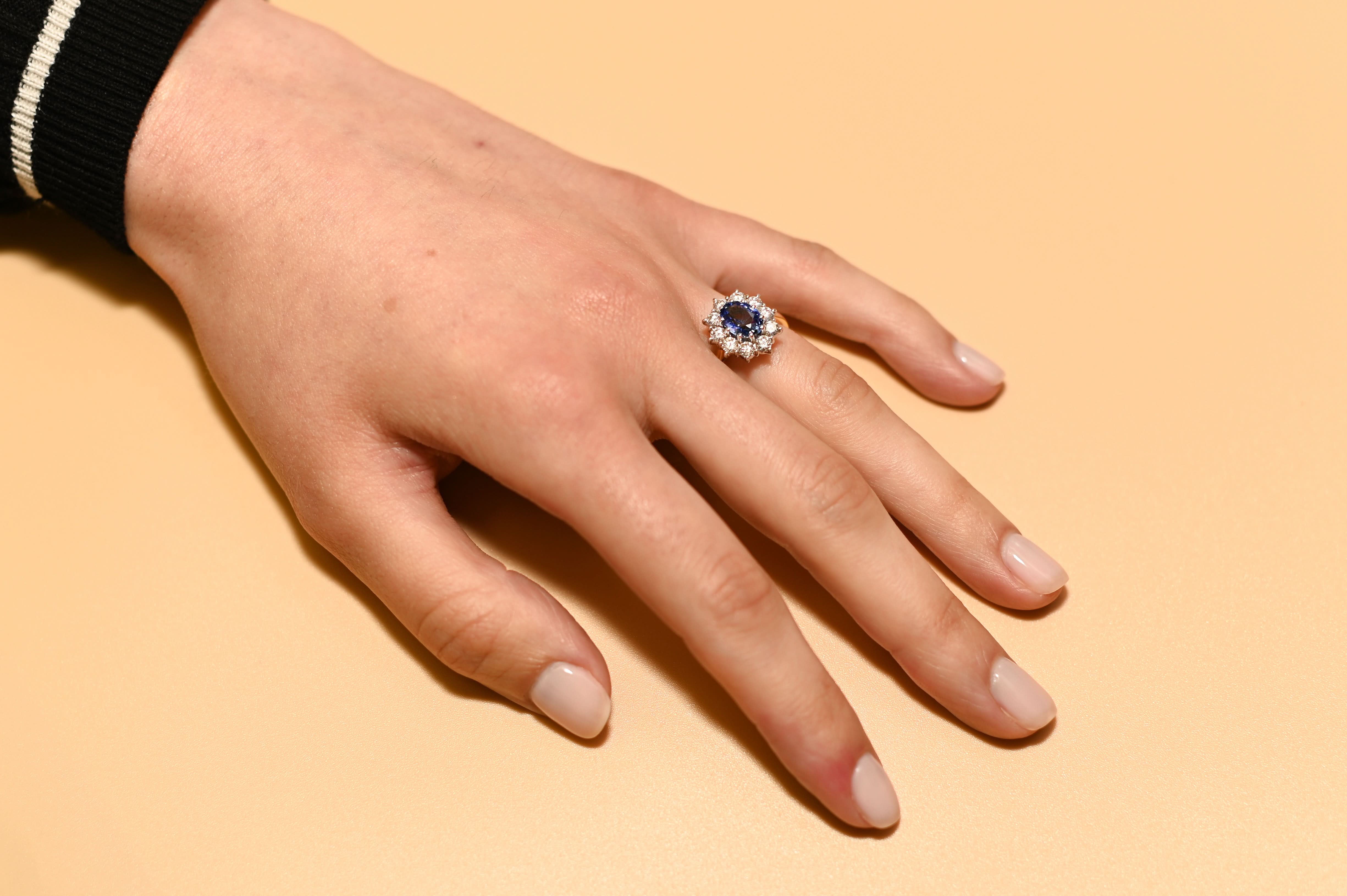 18ct Yellow Gold Oval Sapphire and Diamond Cluster Ring – 1.60ct Sapphire, 0.86ct Diamond - Image 2
