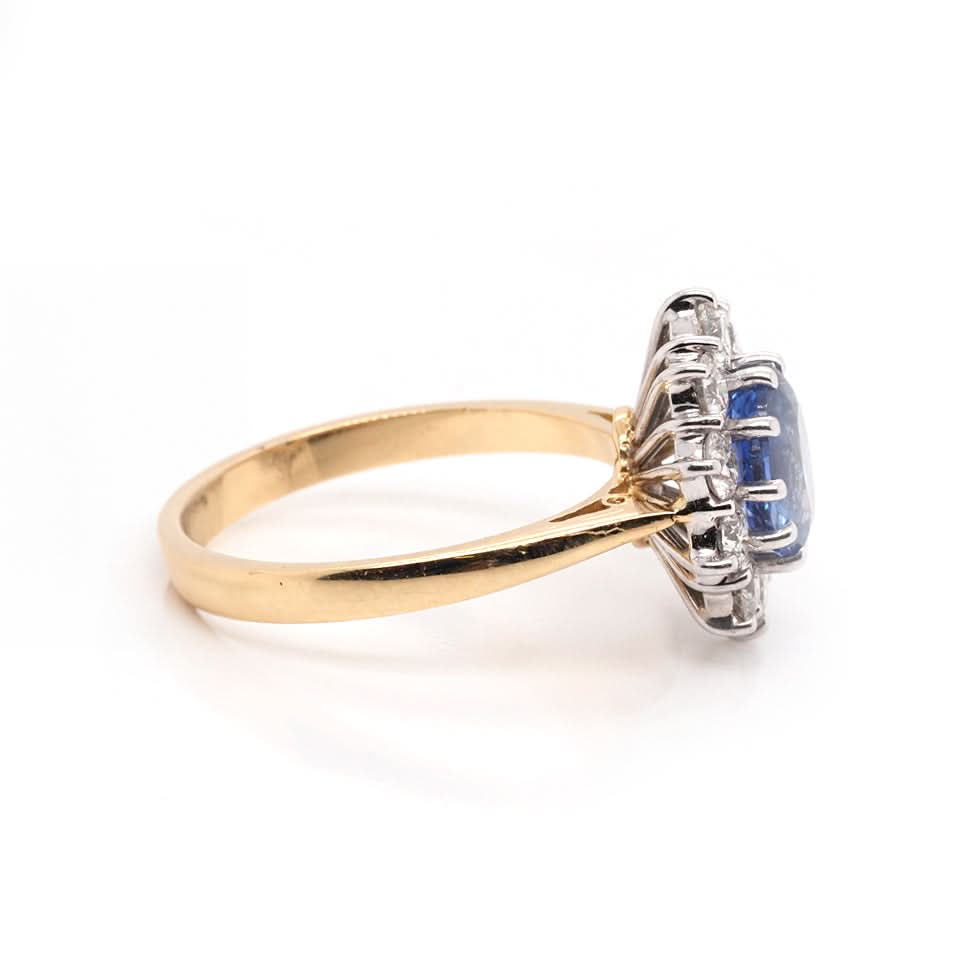 18ct Yellow Gold Oval Sapphire and Diamond Cluster Ring – 1.60ct Sapphire, 0.86ct Diamond - Image 3