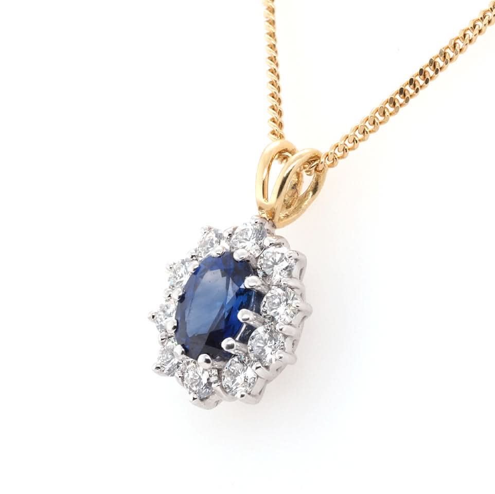 18ct Yellow Gold Oval Sapphire and Diamond Surround Cluster Pendant on 18ct Yellow Gold Chain - Image 3