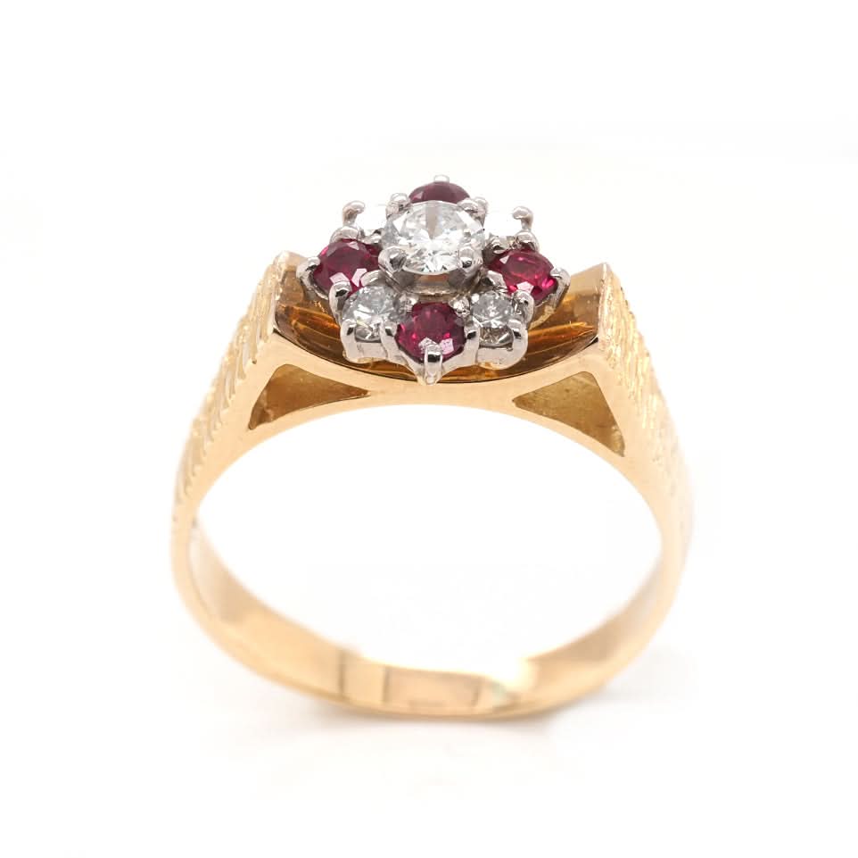 18ct Yellow Gold Ruby And Diamond Cluster Ring With Patterned Raised Shoulders - Image 2