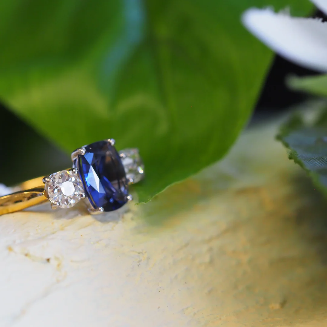 18ct Yellow Gold Sapphire and Diamond Three Stone Ring - Image 3