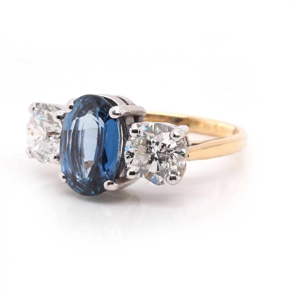 18ct Yellow Gold Sapphire and Diamond Three-Stone Ring - Image 4