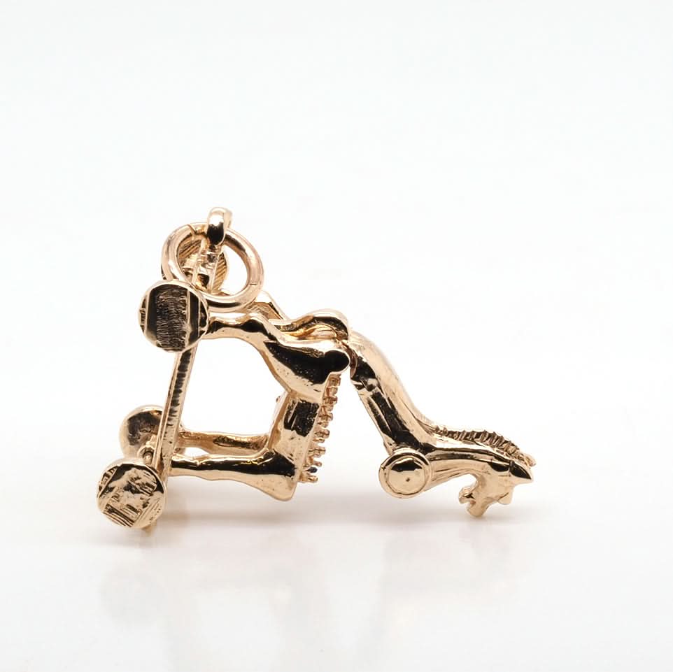 9ct Gold Trojan Horse Charm - Image 3