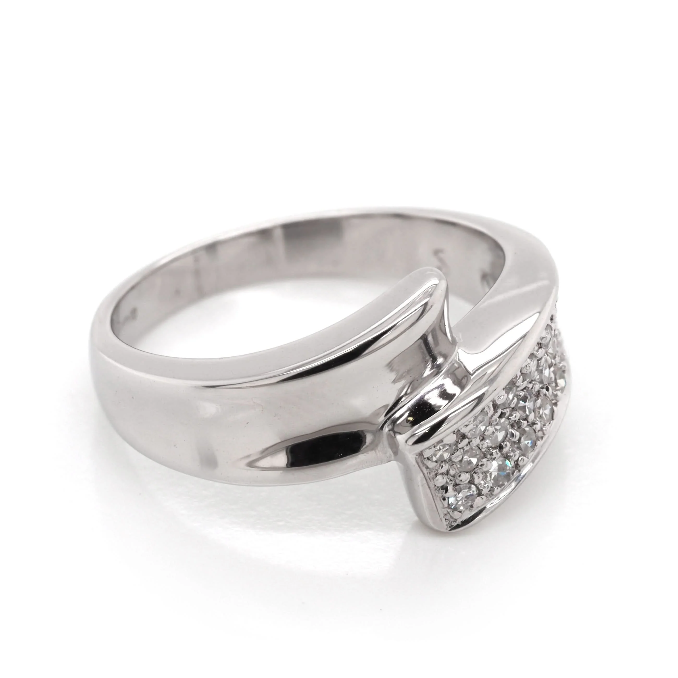 9ct White Gold Cross-Over Diamond Ring - Image 2
