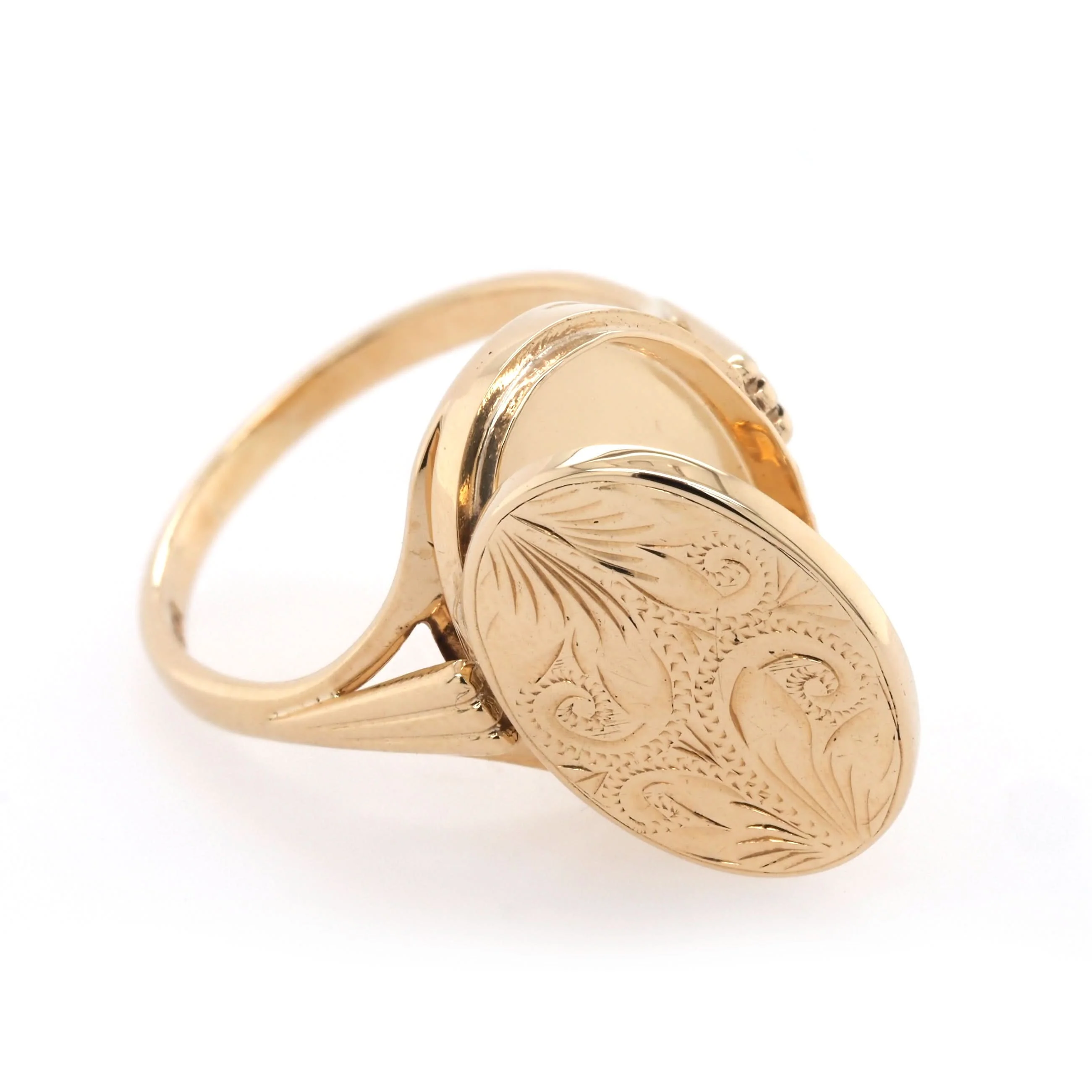 9ct Yellow Gold Engraved Oval Poison Ring - Image 3