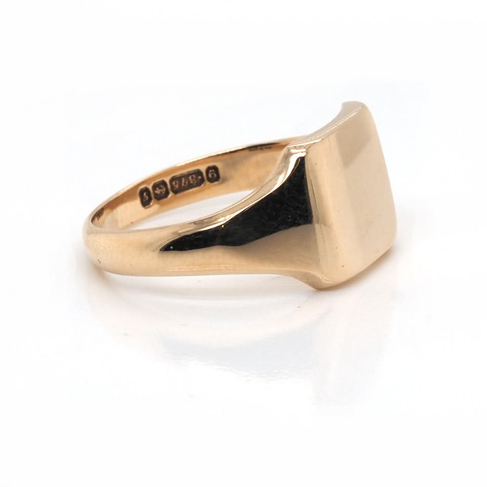 9ct Yellow Gold Square Head Signet Ring - Image 2