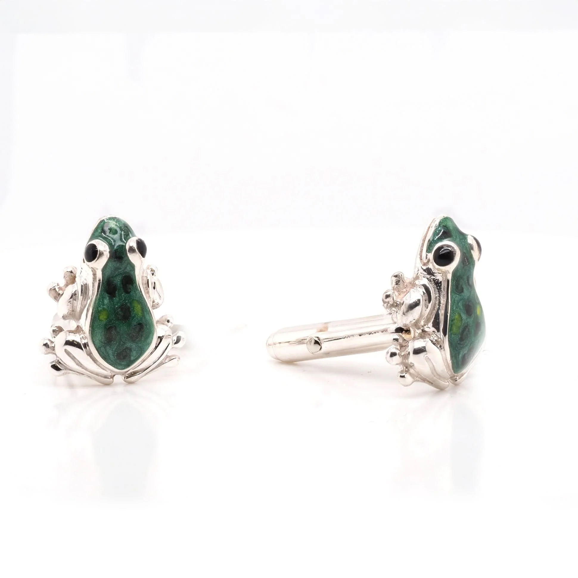A Pair of Silver Enamel Frog Cufflinks - Image 3
