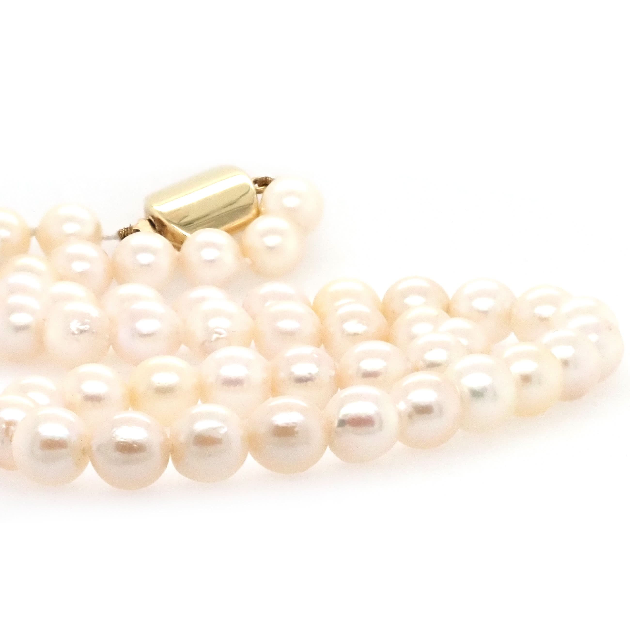 A Row of Cultured Pearls Threaded on an 18ct Yellow Gold Clasp - Image 2