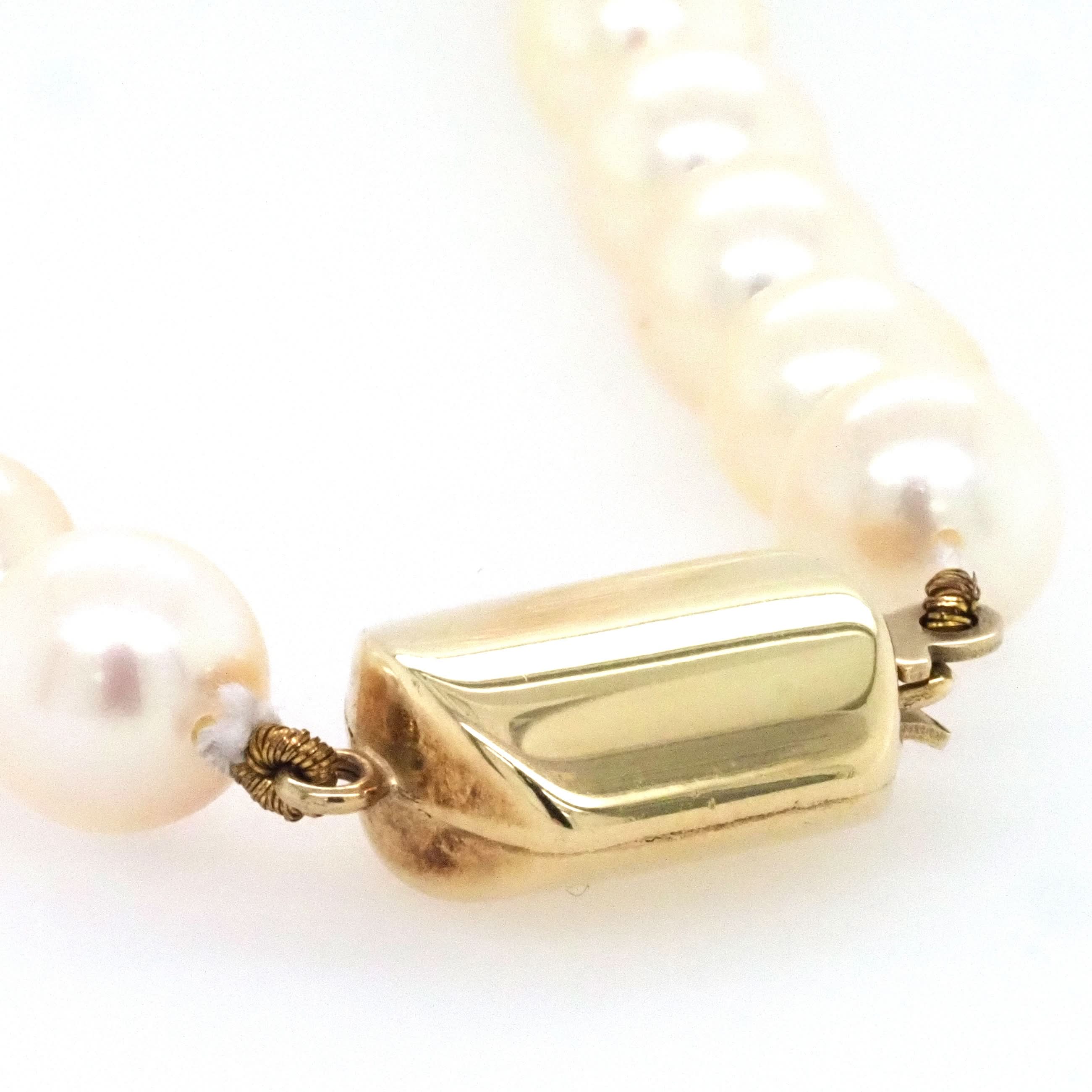 A Row of Cultured Pearls Threaded on an 18ct Yellow Gold Clasp - Image 3