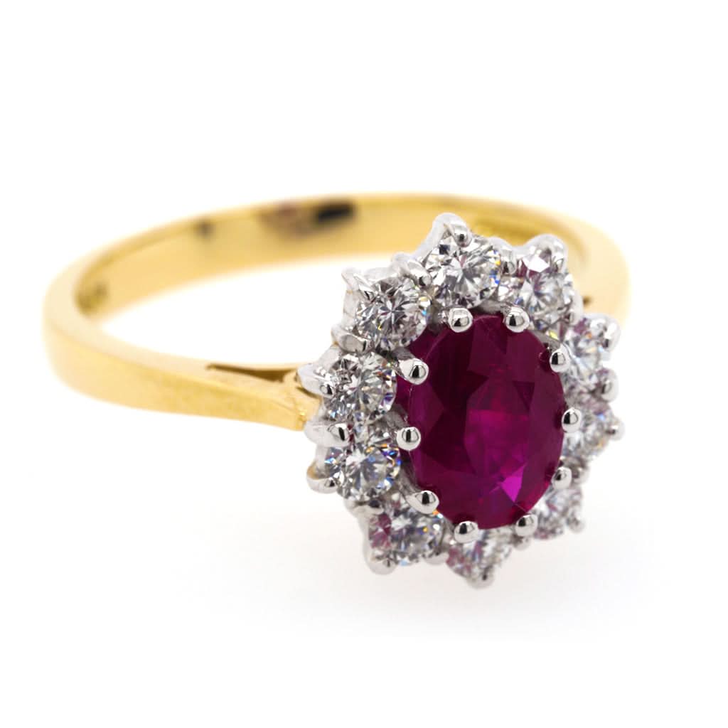 An 18ct Yellow Gold Ruby Diamond Cluster Ring - Image 2