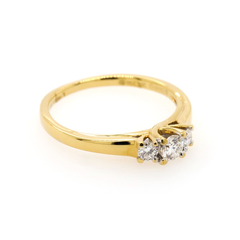 An 18ct Yellow Gold Three-Stone Diamond Ring - Image 2