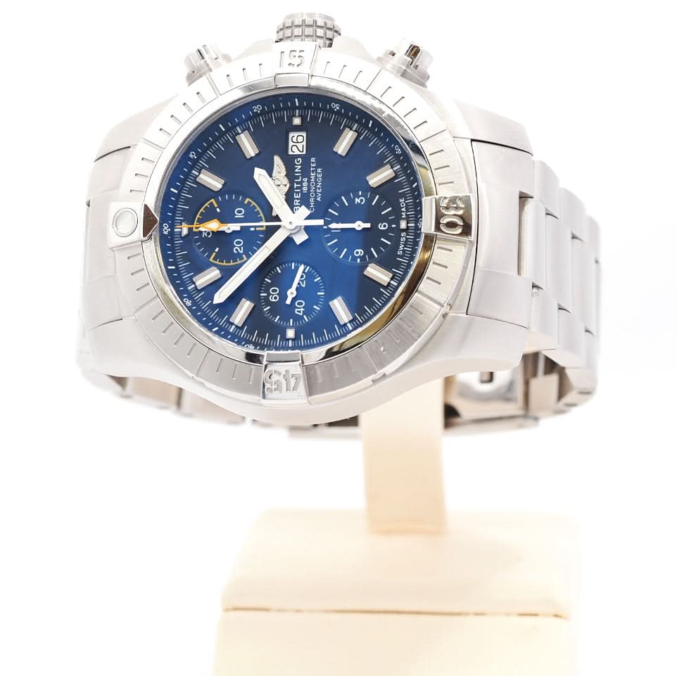 Breitling Chrono Avenger Men's Watch – Steel, Automatic Chronograph - Image 4