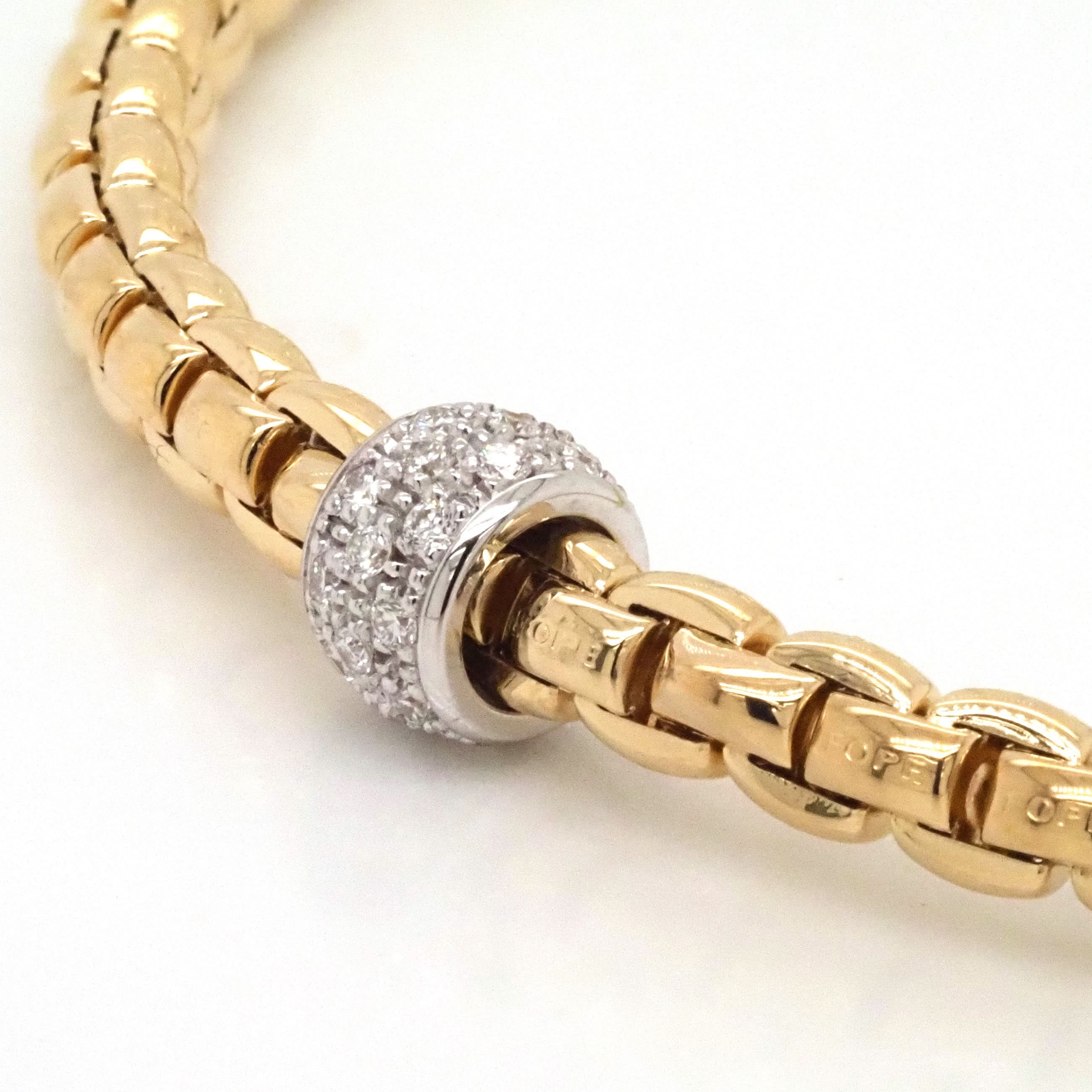 FOPE 18ct Yellow Gold Flex'It Eka Tiny Bracelet with Pave Diamond-Set Rondel - Image 2