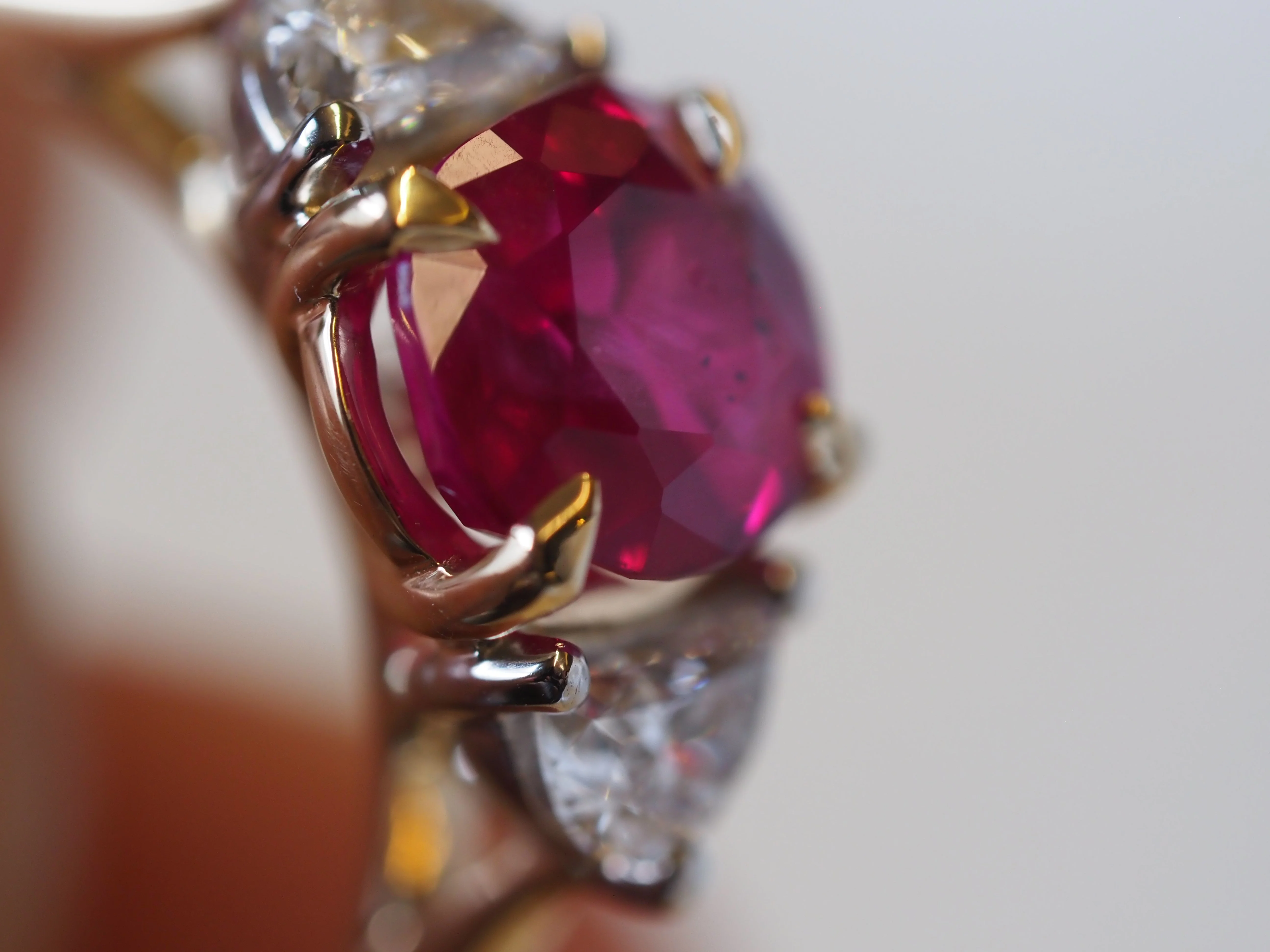 Ruby and Diamond Three-Stone Ring in 18ct Yellow Gold - Image 5